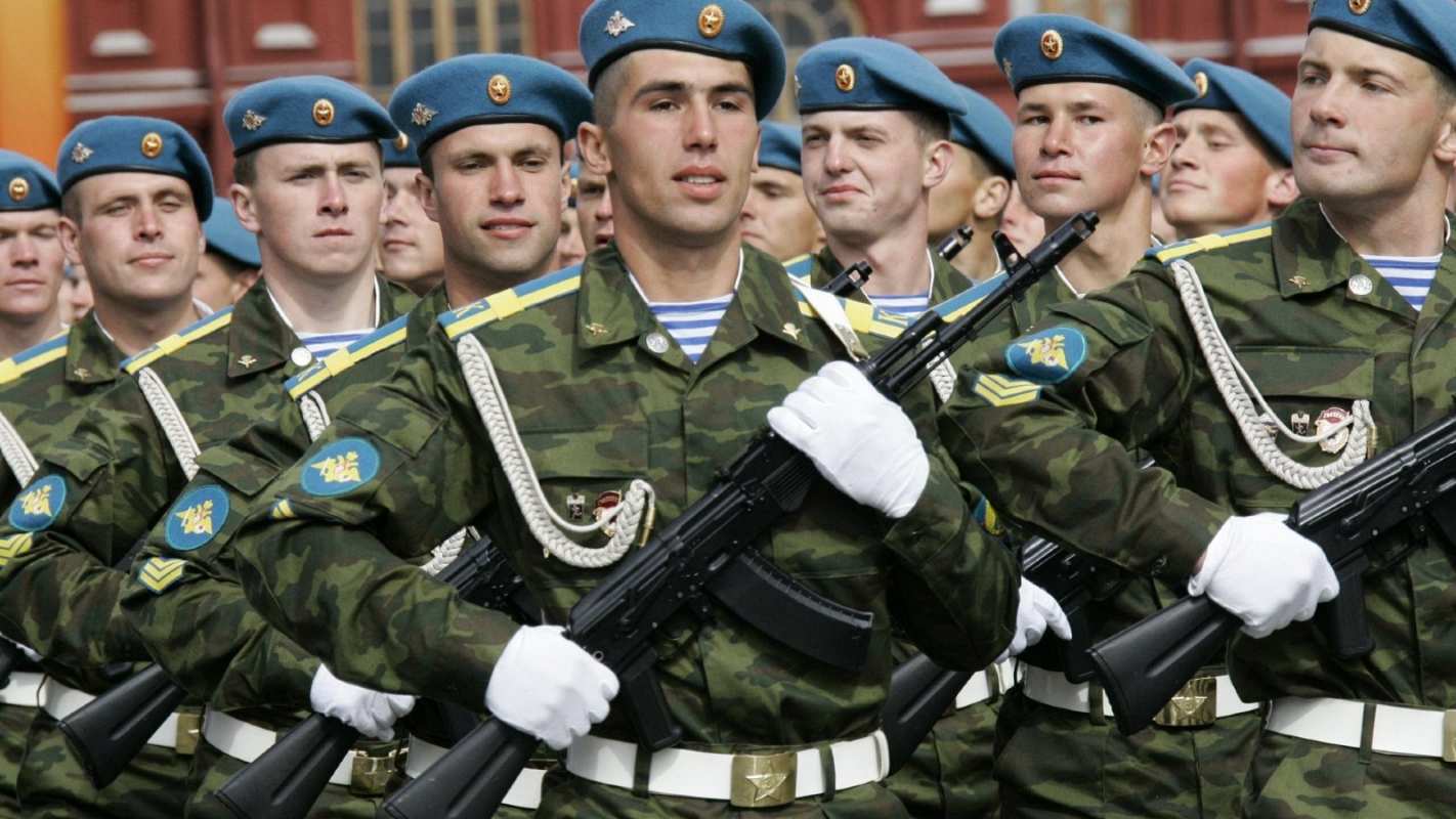 Открытка Солдаты маршеруют  23 февраля  From February 23 